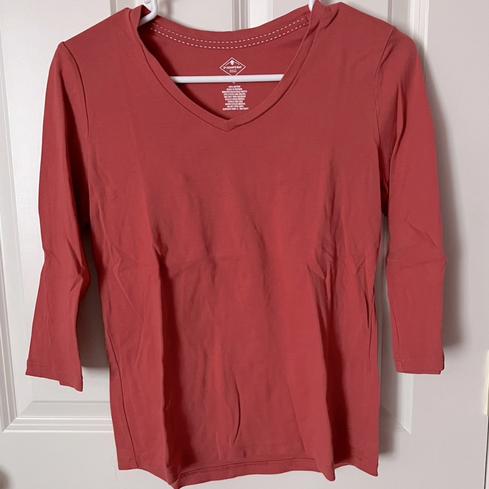 Small v Neck 3/4 sleeve tee